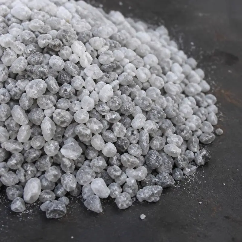 1-3 mm kaba kuvars grit — köşeli beyaz-gri mineral taneler