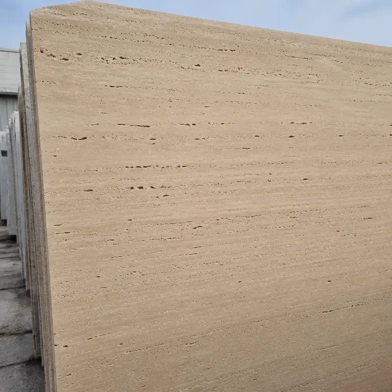 Honlu yüzeyli ivory traverten plakalar